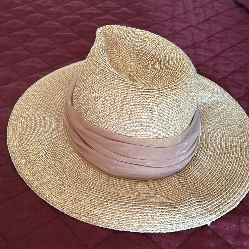 Eugenia Kim like new straw hat adjustable for head size - Picture 10 of 13